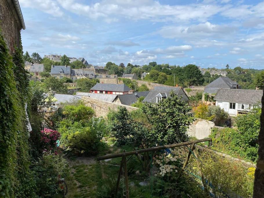 Appartement En Plein Coeur Historique De Dinan Bagian luar foto